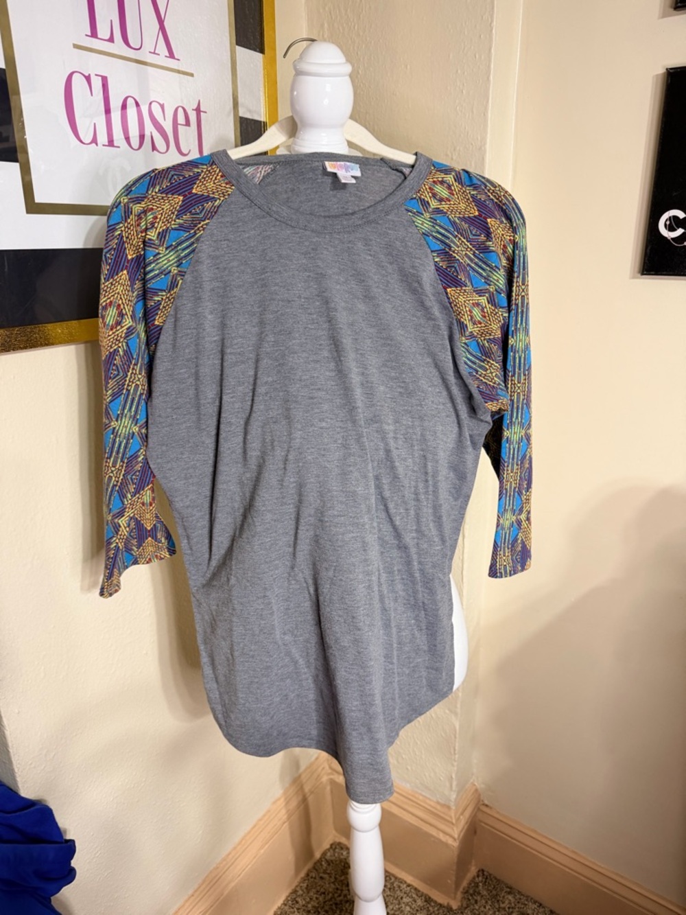 LuLaRoe Gray Raglan Top with Multicolor Geometric Sleeves